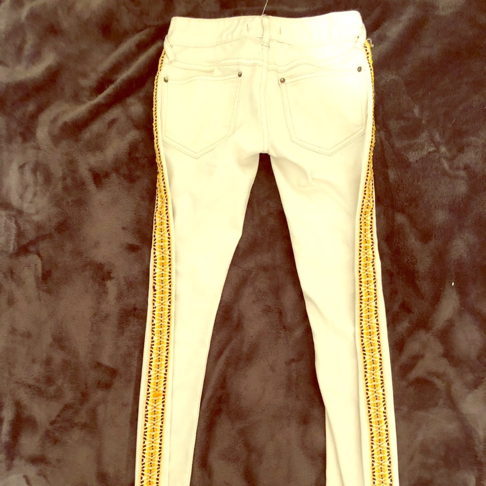 SIZE 24 FREE PEOPLE JEANS W/ EMBROIDERY